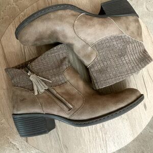 b.o.c. Ankle booties